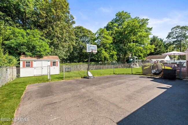 Building Photo - 523 Westwood Ave