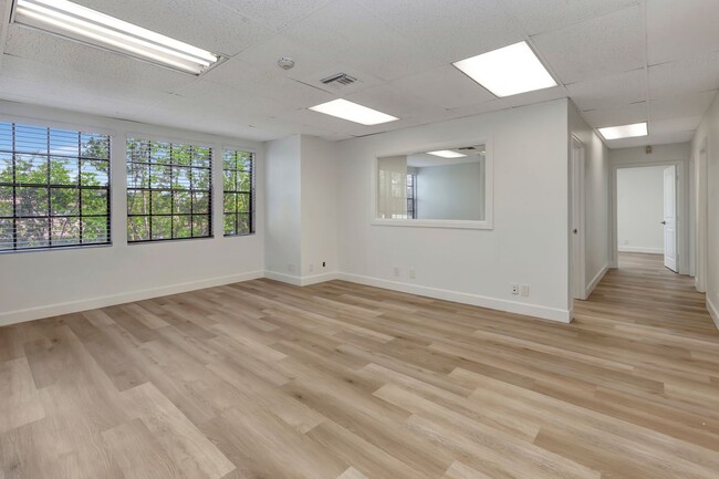 Building Photo - 14751 Plaza Dr