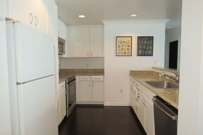 Building Photo - 2 bedroom at the BEACON