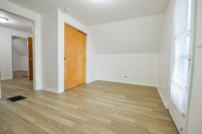 Building Photo - 3432 N Avers Ave