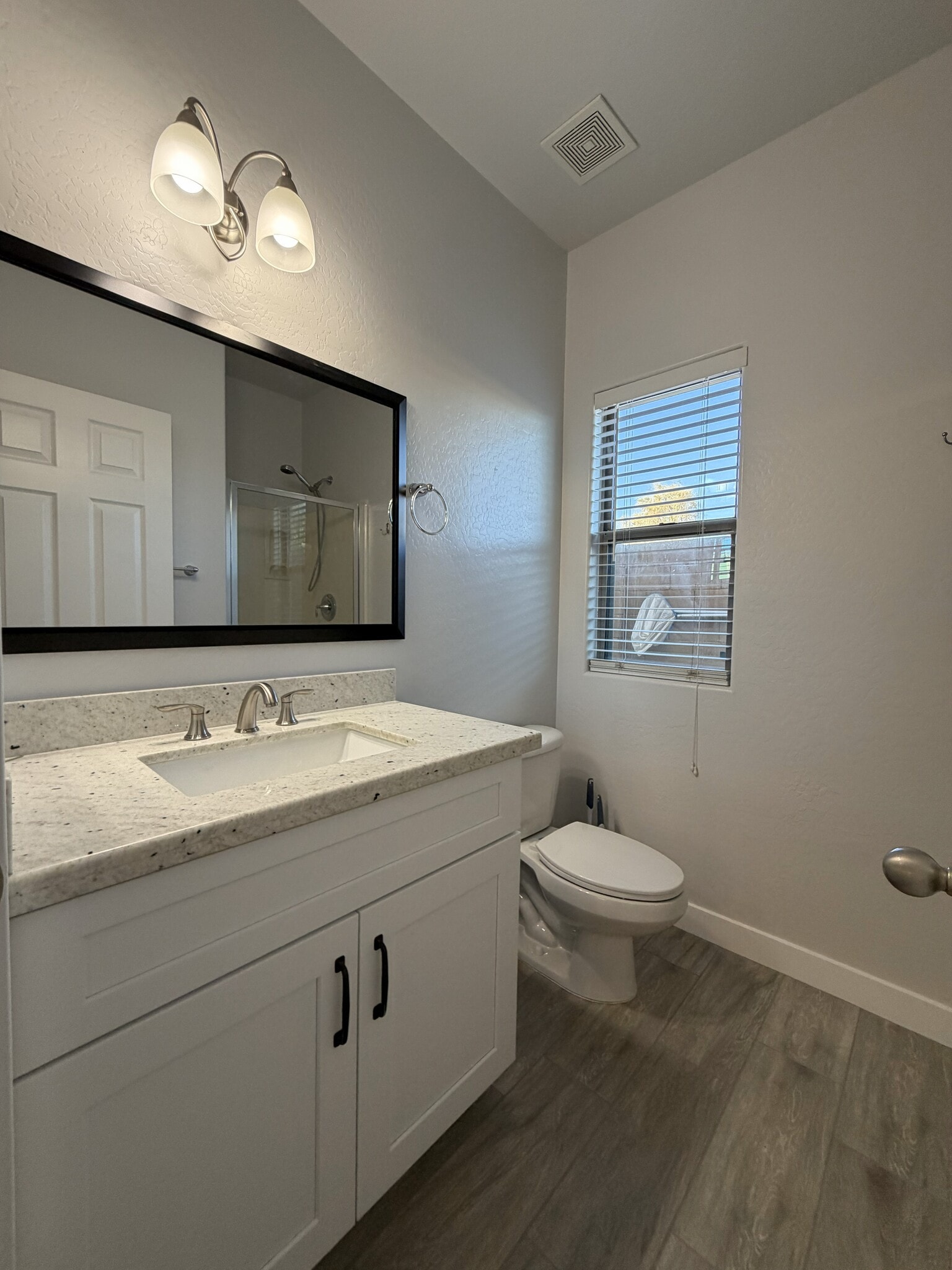 Main bath and shower - 15642 W Devonshire Ave