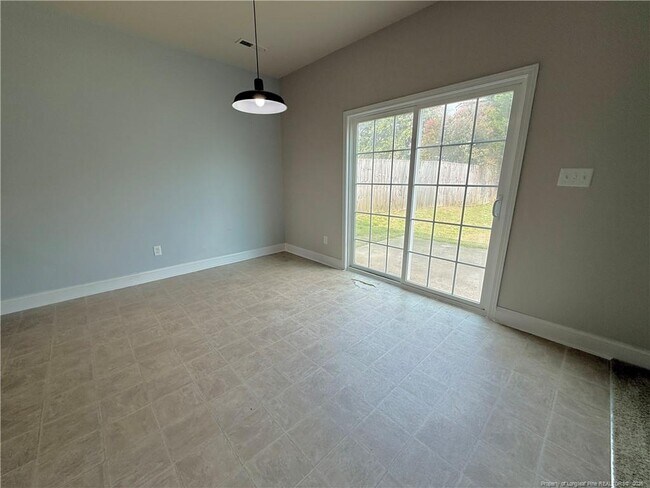 Building Photo - 260 Trenton Pl