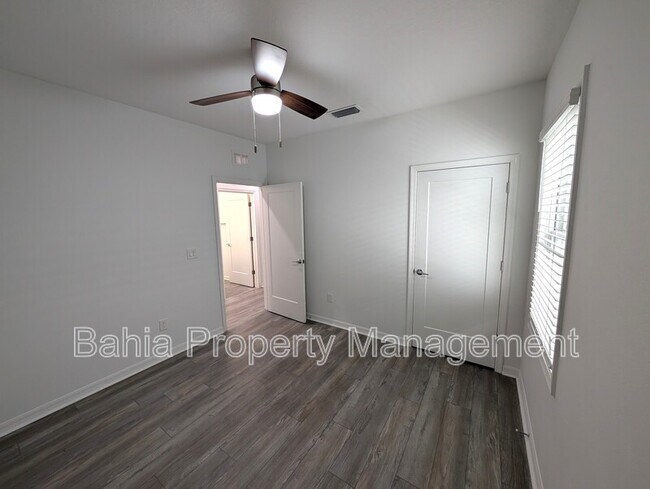 Building Photo - 1707 E Columbus Dr