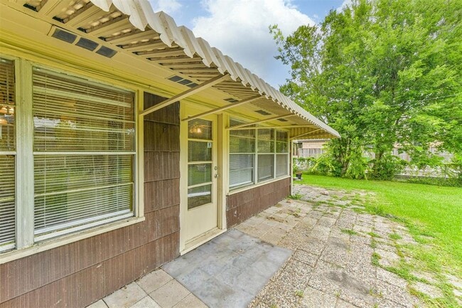 Building Photo - 3022 Broadmead Dr