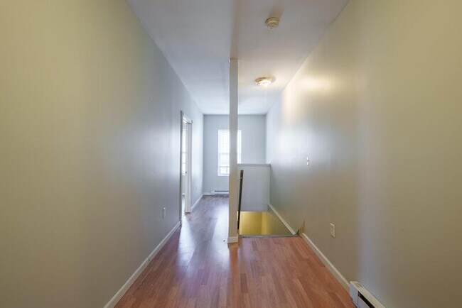 Building Photo - 547 1st St