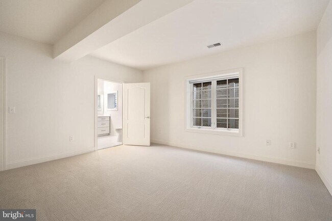 Building Photo - 7440 Old Maple Square