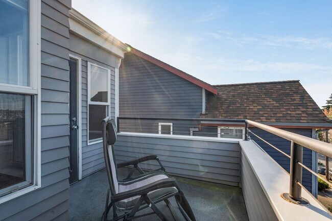 Building Photo - 4224 Francis Ave N