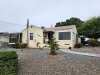 Building Photo - Duplex w/ patio space in residential neighborhood!