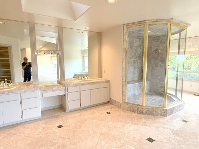 Building Photo - Beautiful custom one story estate located on one of the most desirable streets in Blackhawk Count...