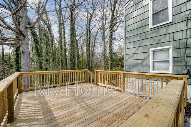 Building Photo - 717 Forest Dr