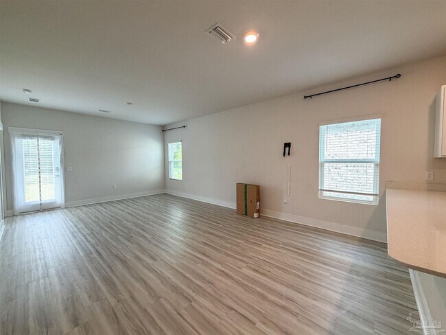 Building Photo - 9899 Starling Dr