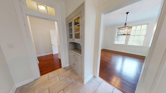 Building Photo - 345 Cloverdale Rd