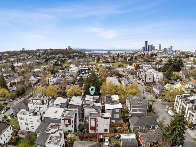 Building Photo - Judkin Parks Townhome