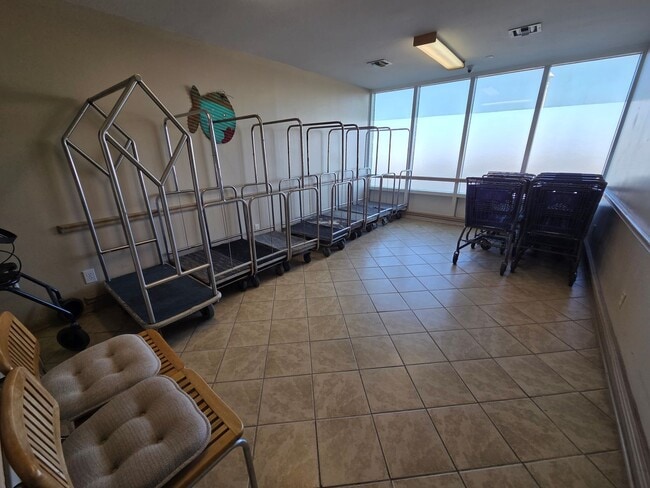 Building Photo - DOLPHIN RUN CONDOMINIUM