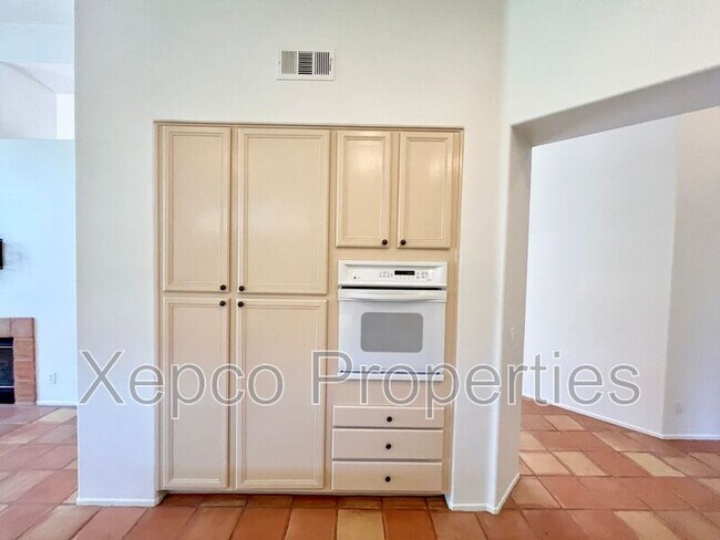 Building Photo - 42451 Saladin Dr
