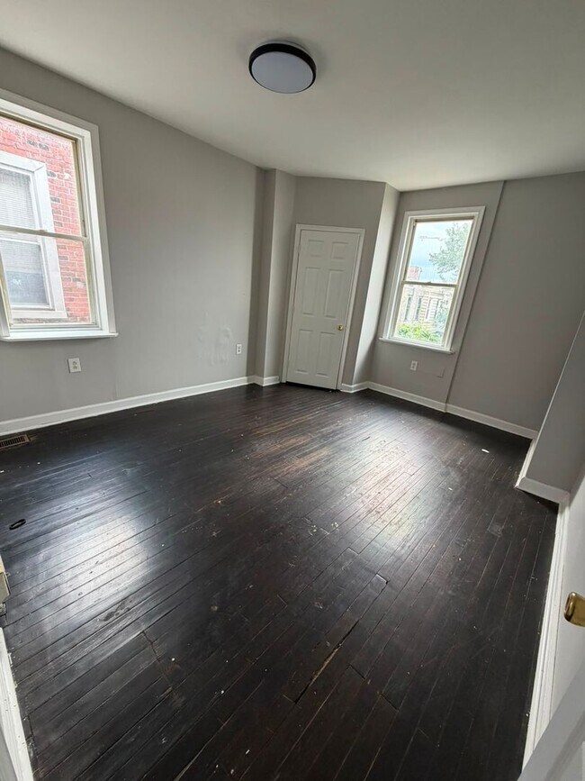 Building Photo - 240 S 61st St
