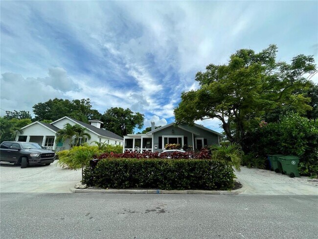 Building Photo - 2703 10th Ave W