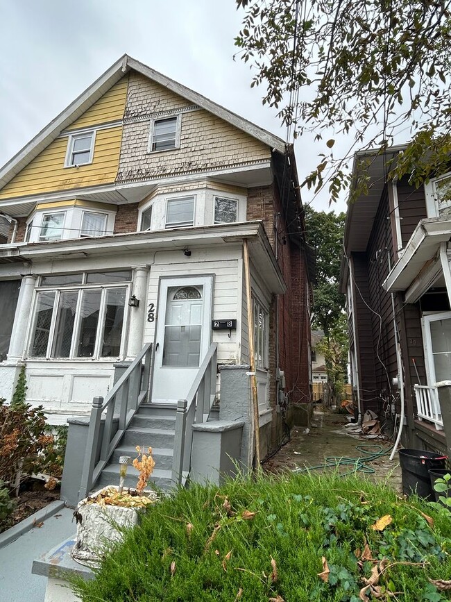 Building Photo - 28 Lee Ave