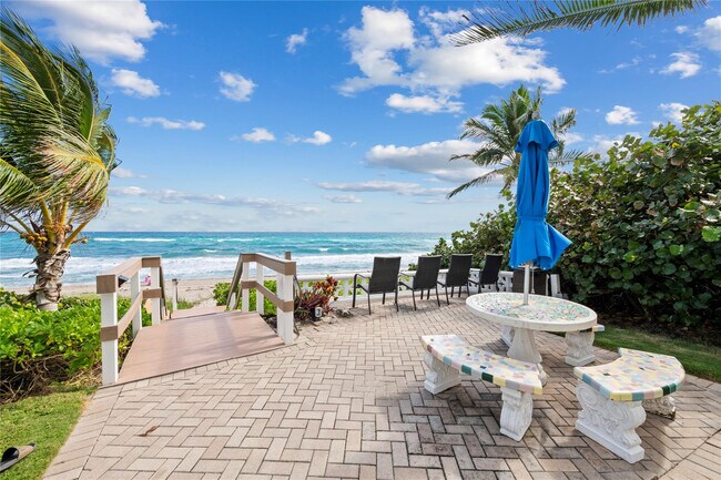 Building Photo - 1069 Hillsboro Mile