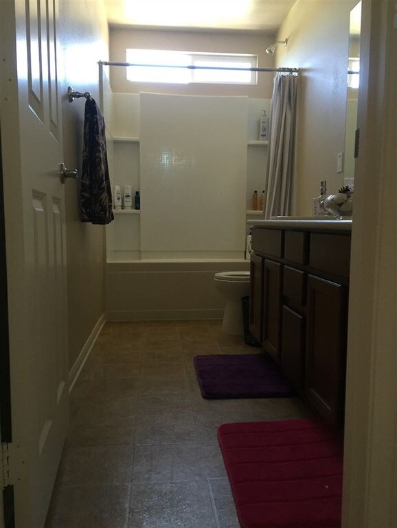 Building Photo - 1049 Stratton Dr