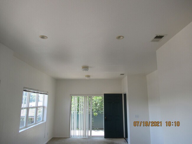 Building Photo - l31400