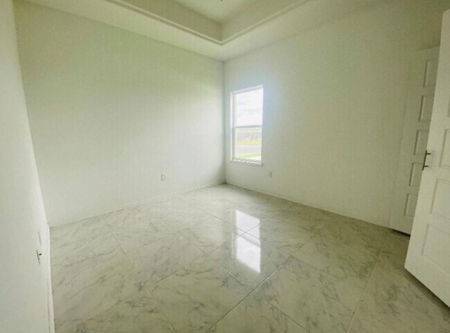 Building Photo - 3303 Aurora Ln