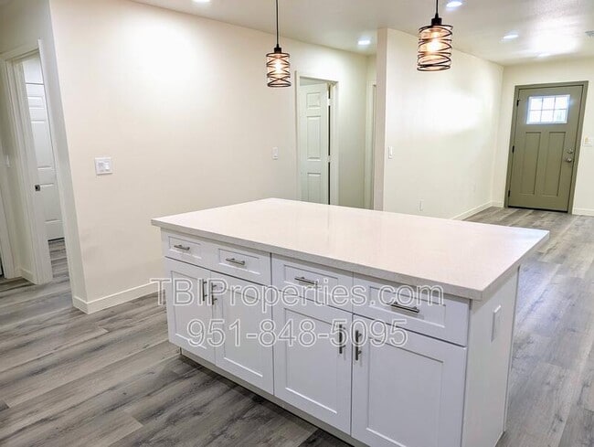 Building Photo - 1358 N Murray St