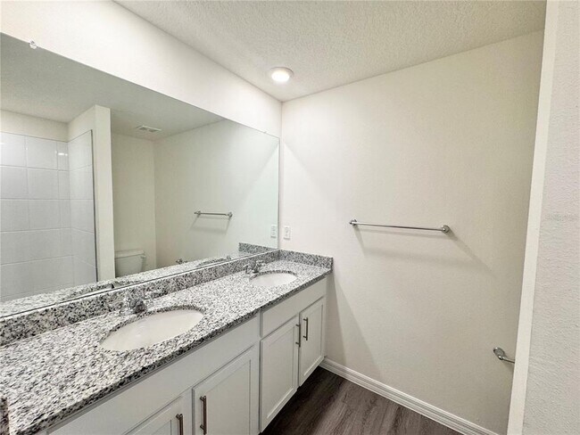 Building Photo - 36015 Sunflower Hl Dr