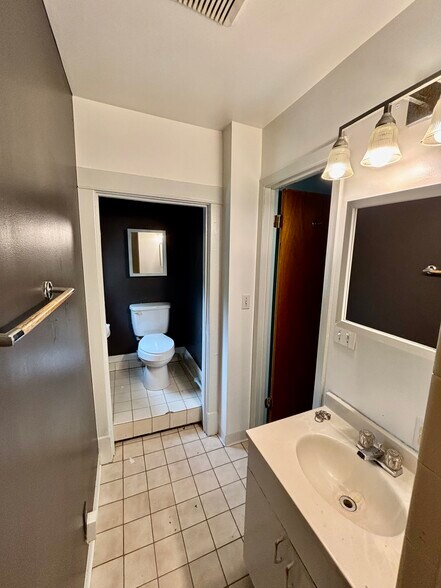 Building Photo - 5432 25th Ave