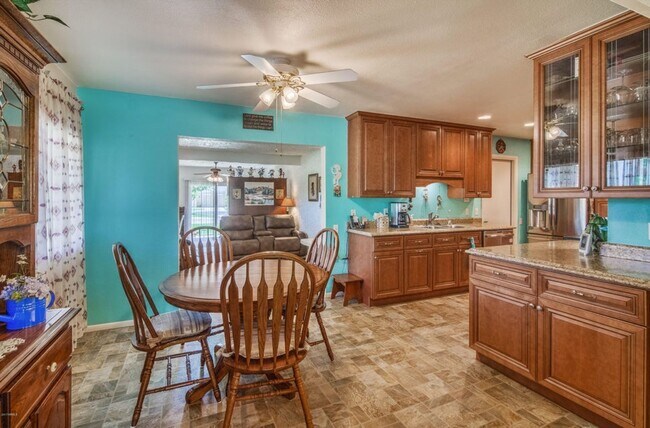 Building Photo - Welcome to this charming 2-bedroom, 2-bathroom home located in the vibrant 45+ Active Adult Resor...