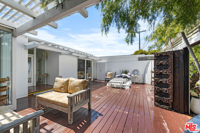 Building Photo - 27060 Malibu Cove Colony Dr