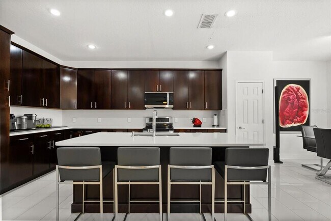 Building Photo - 10148 Malpas Point