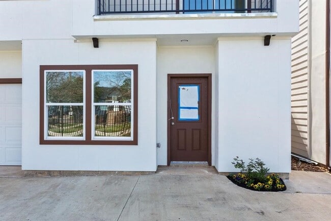 Building Photo - 11623 Waldemar Dr