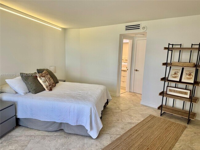 Building Photo - 1111 Crandon Blvd