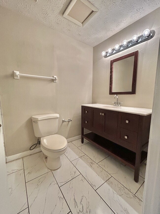 Building Photo - 8798 Pinon Dr