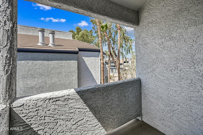 Building Photo - 1331 W Baseline Rd