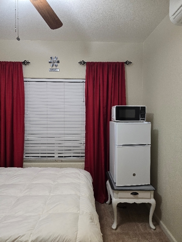 Building Photo - 1048 S Carriage Ave