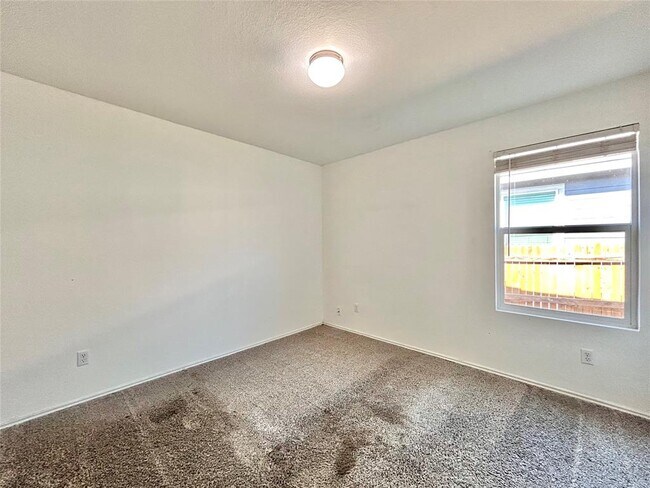 Building Photo - 124 Bronco Billy Dr