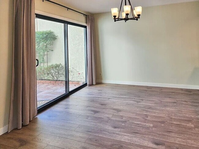 Building Photo - 8396 Sunbeam Cir