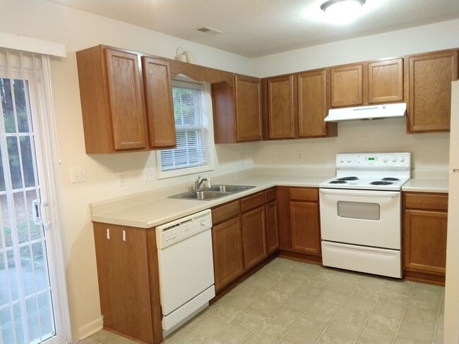 Building Photo - 109 E Coopers Ct