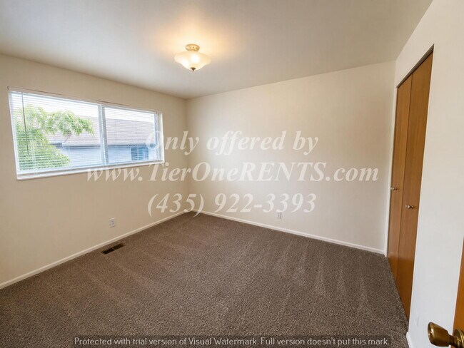 Building Photo - NO DEPOSIT option available for qualified renter!