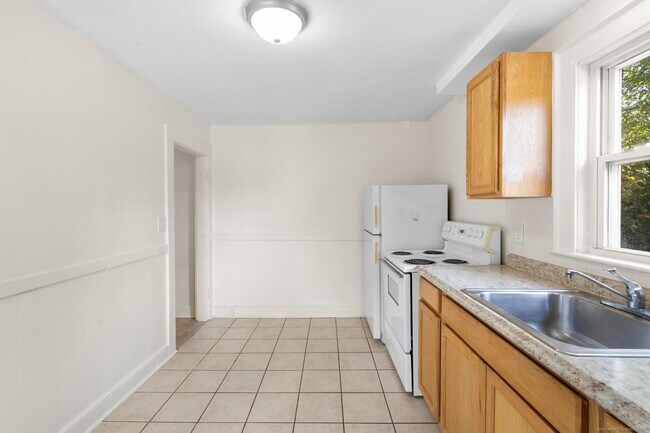 Building Photo - 113 E Main St