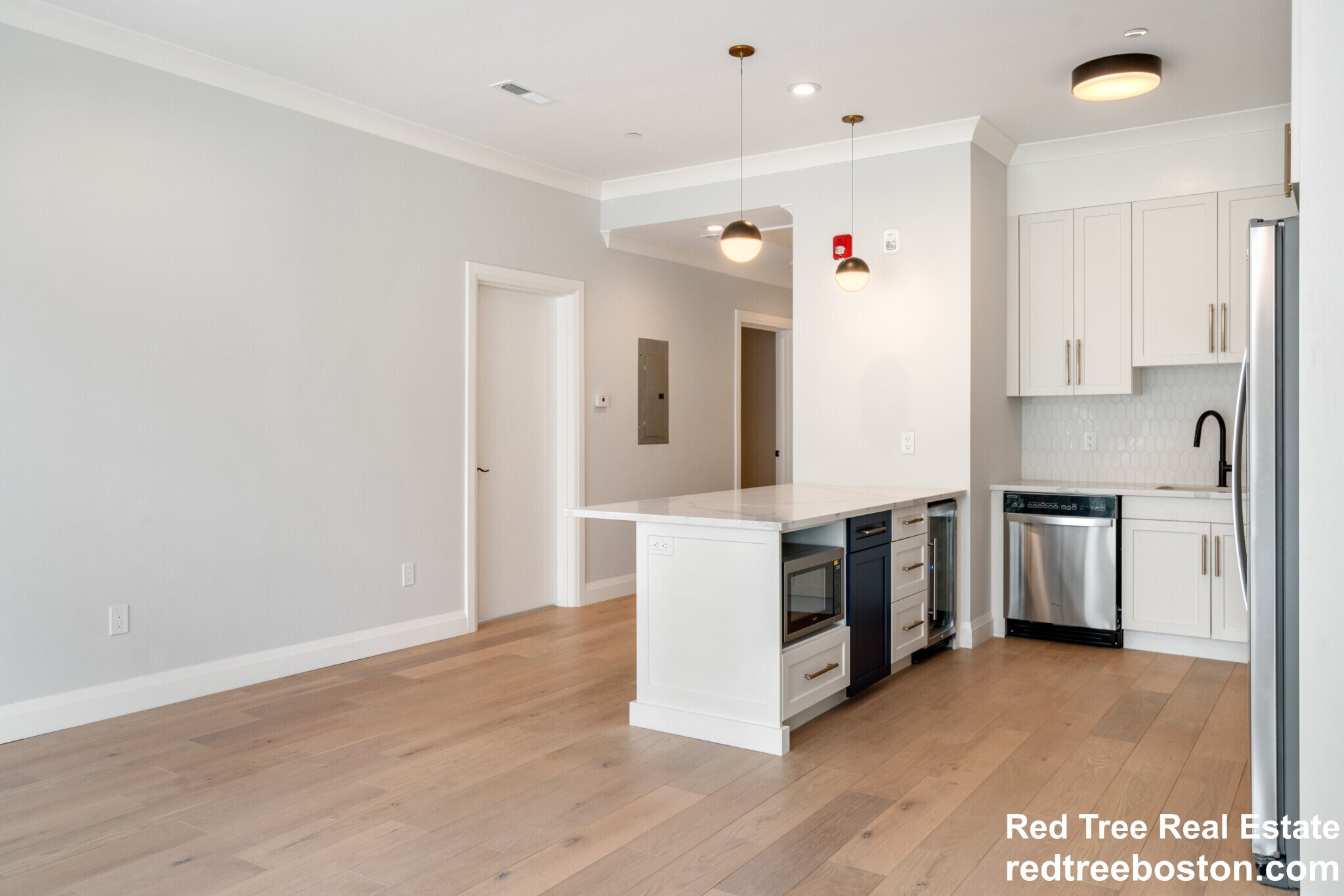 Building Photo - 142 Pleasant St