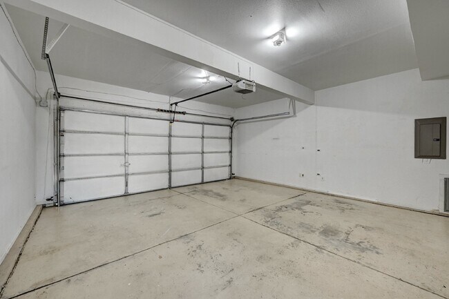 Building Photo - $2,225- 3bed/2bath Home in Fountain with B...