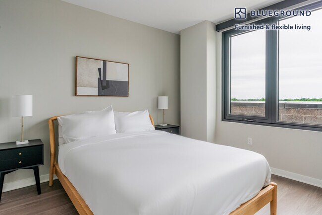 Building Photo - 3275 Washington Blvd