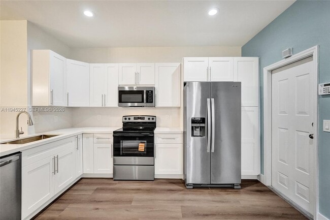 Building Photo - 1978 Madeira Dr