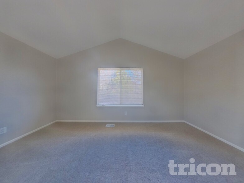 Building Photo - 301 Kingbird Cir