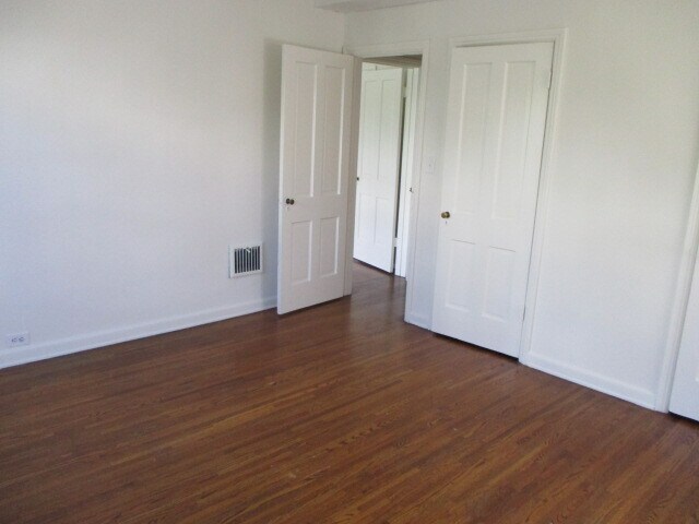 Building Photo - 1000 Tiverton Ave