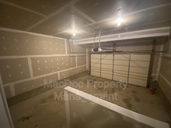 Building Photo - 5619 Joshua Tree Cir