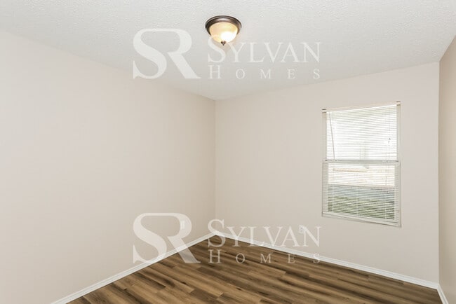 Building Photo - Enjoy living the good life in this 4 bedroom, 2 bathroom home